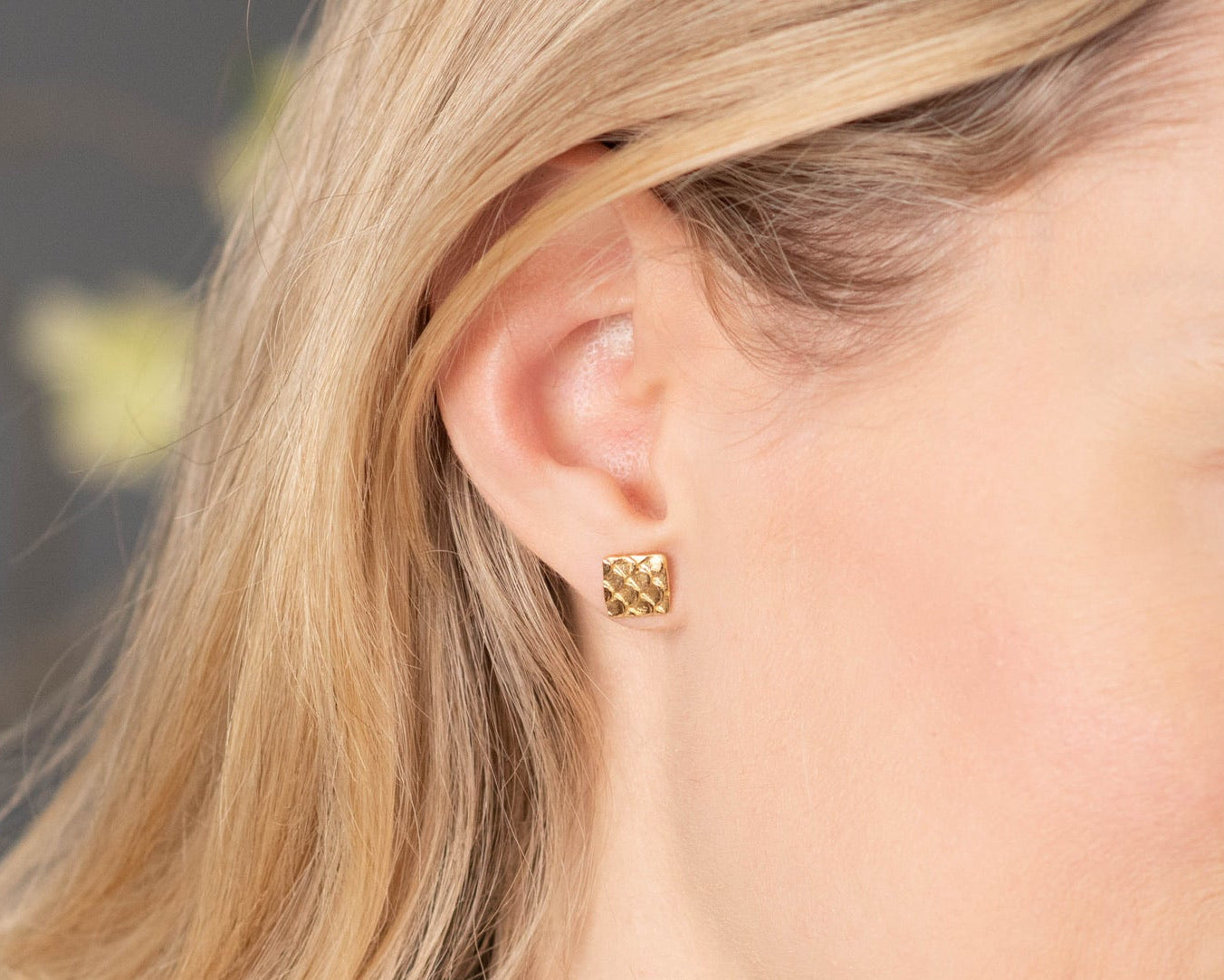 Scales Stud Earrings in 18K Gold