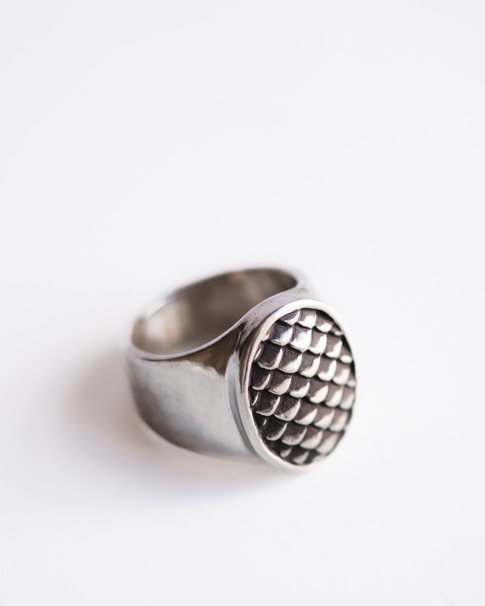 Scales Texture Oval Ring | Sterling Silver