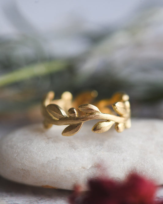 Laurel Leaf Ring in 18K Gold