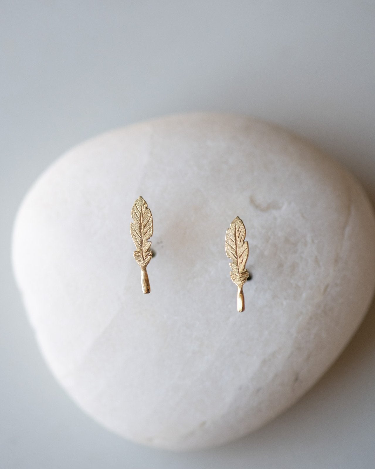 Feather Stud Earrings in 18K Gold