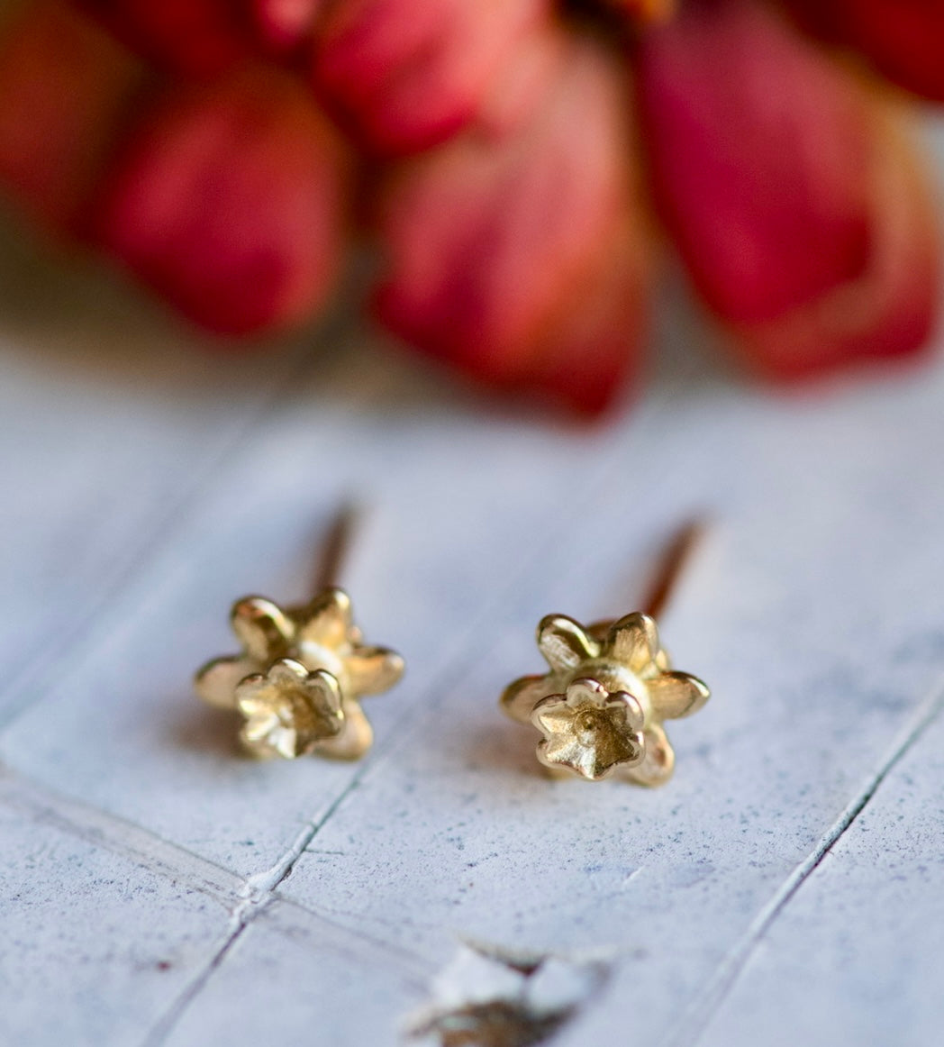 Daffodil Stud Earrings | 18K Gold
