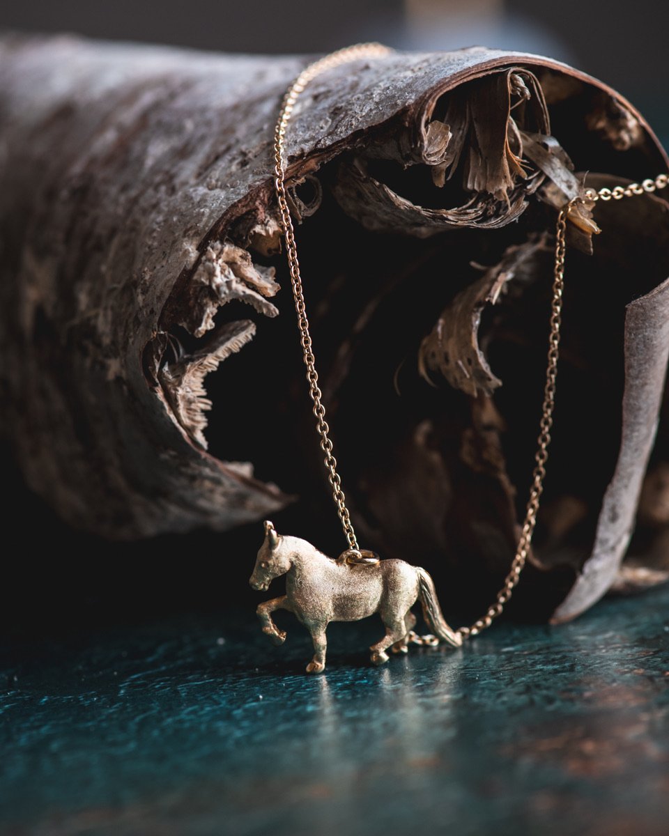 Horse Pendant in 18K Gold