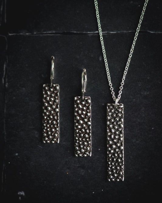 Skate Texture Vertical Bar Necklace