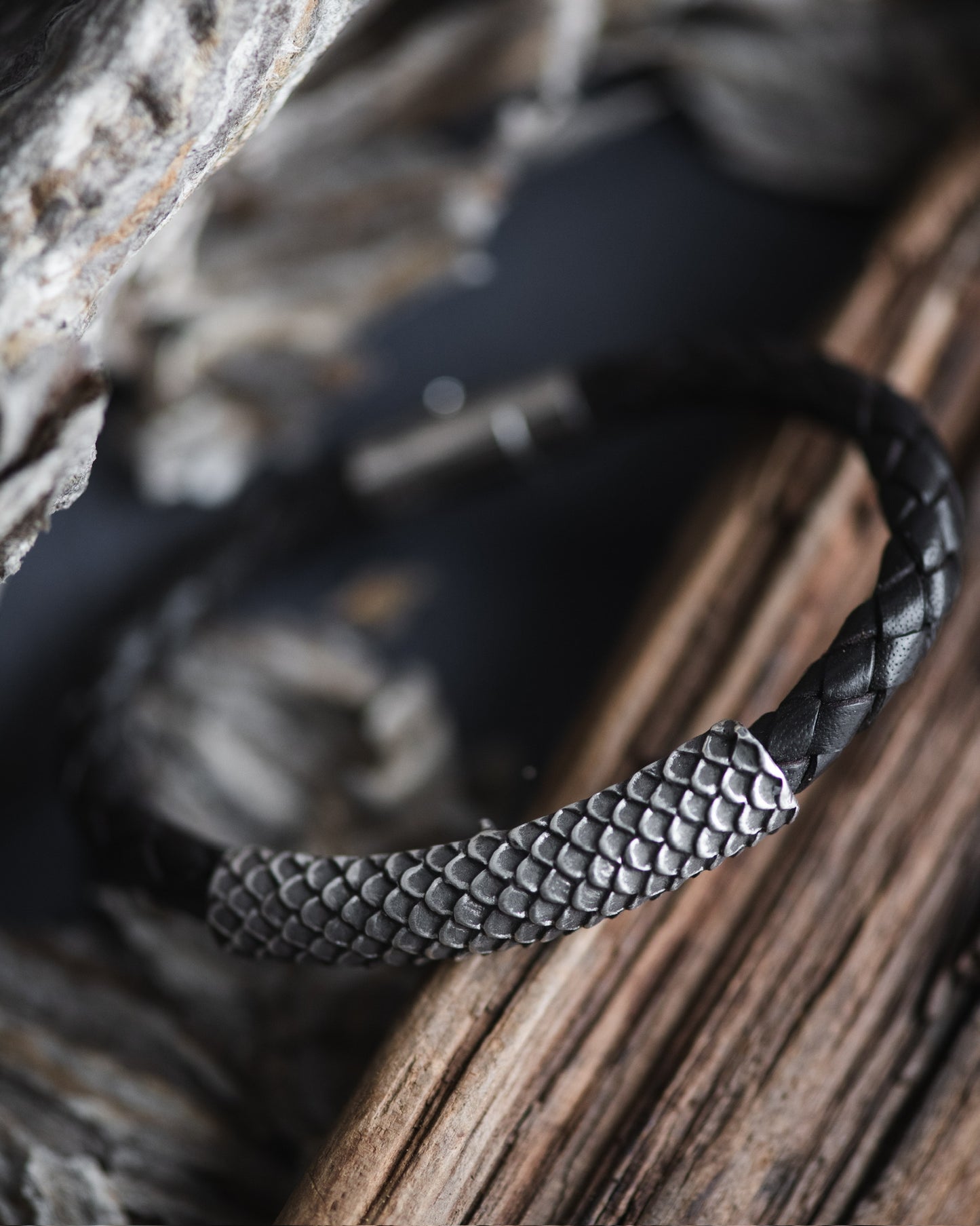 Scales Texture Leather Bracelet