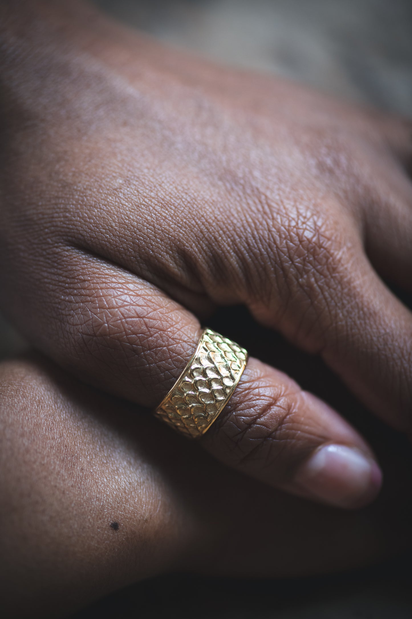 Scales Texture Ring in 18K Gold