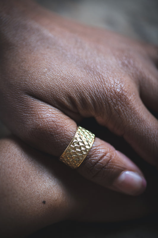 Scales Texture Ring in 18K Gold