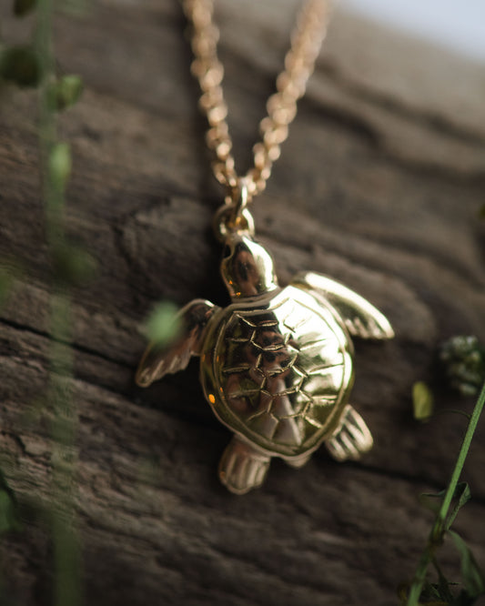 Sea Turtle Pendant | 18K Gold