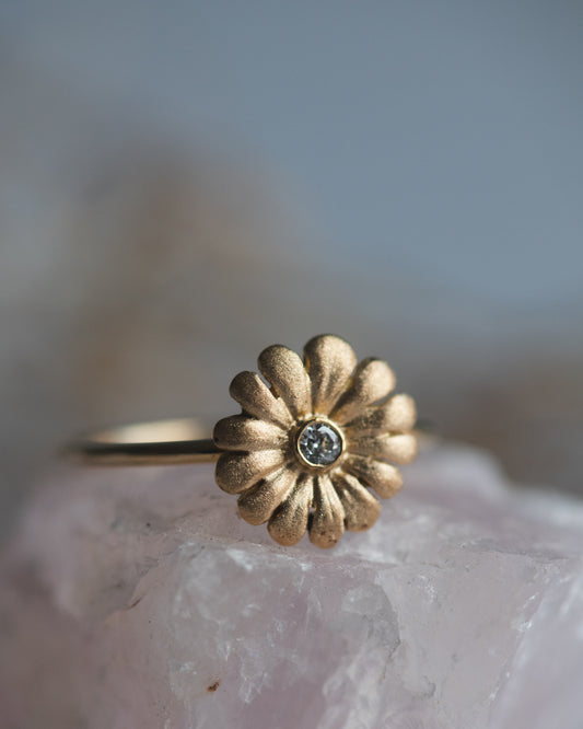 Daisy Ring in 18K Gold