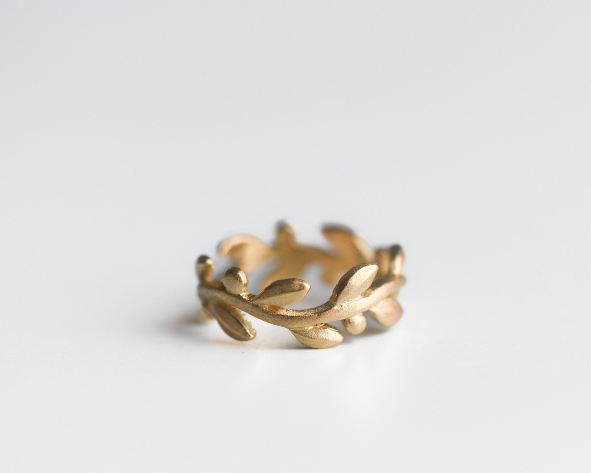 18K Gold Laurel Leaf Band