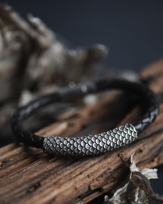 Scales Texture Leather Bracelet