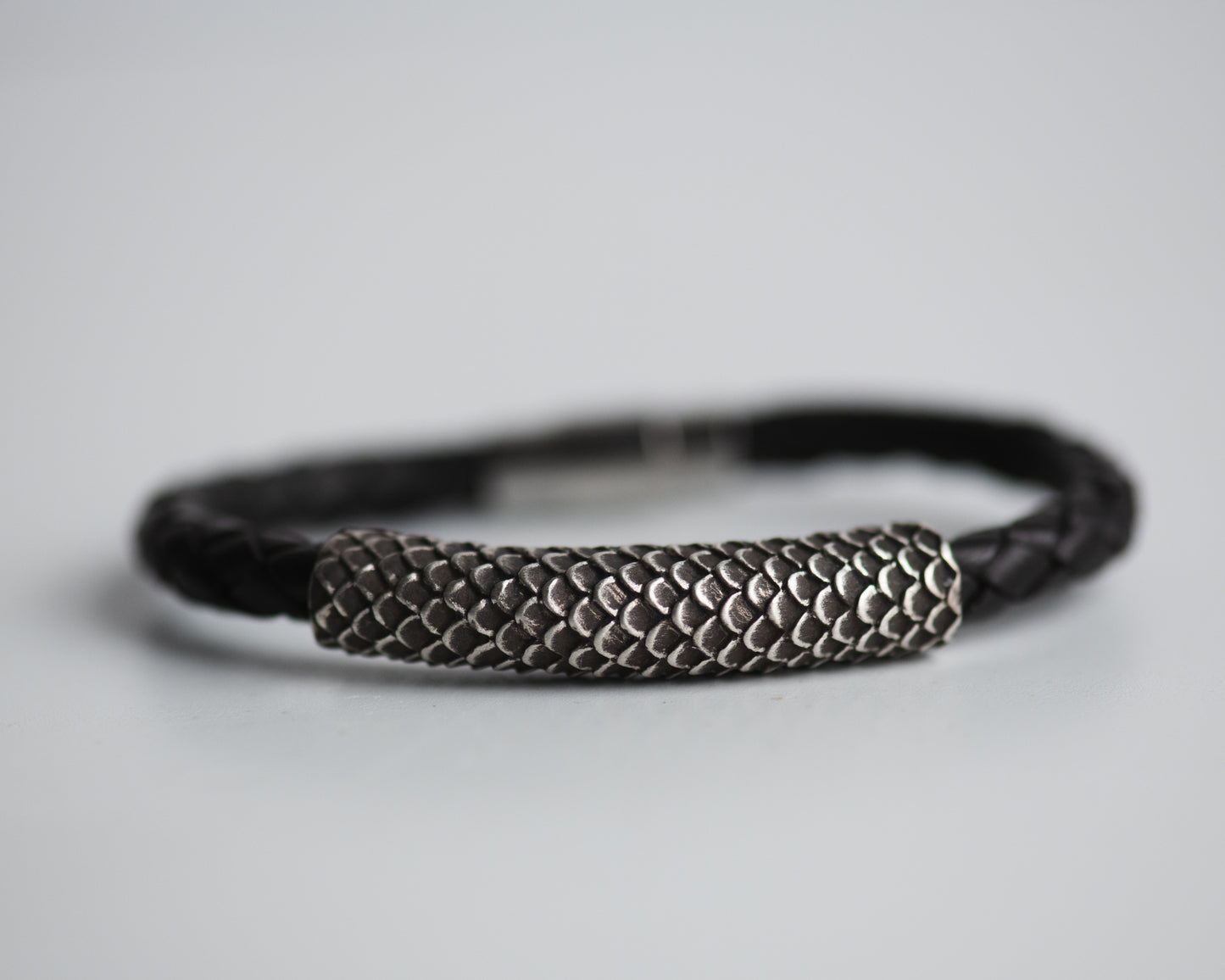 Scales Texture Leather Bracelet