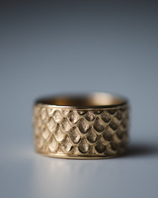 Scales Texture Ring in 18K Gold