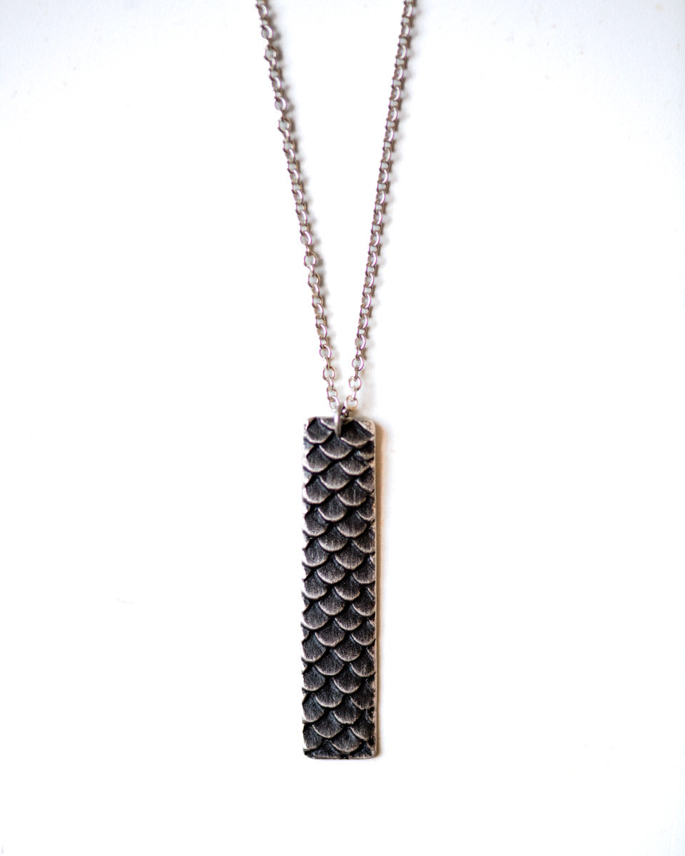 Scales Texture Vertical Necklace